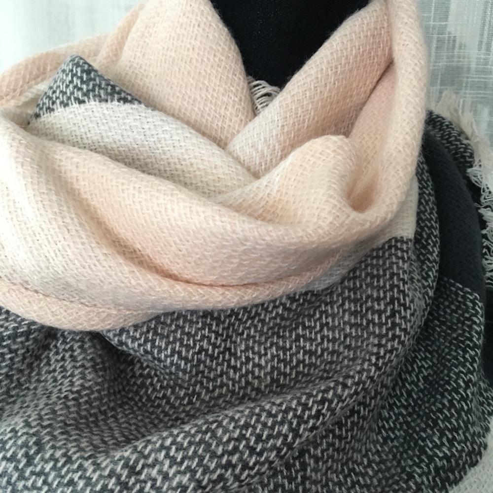 Big Triangular Scarf